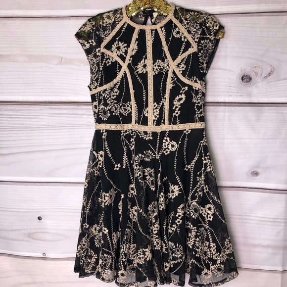 Free People Dresses & Skirts - Free People Floral Crochet Mesh Cap-Sleeve Dress